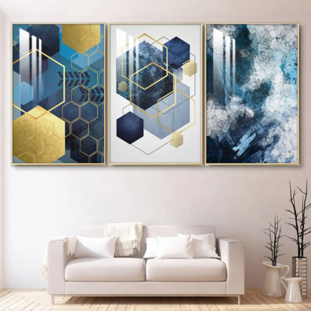 ثلاث لوحات جدارية مع برواز ذهبي واكريلك شفاف 120x60