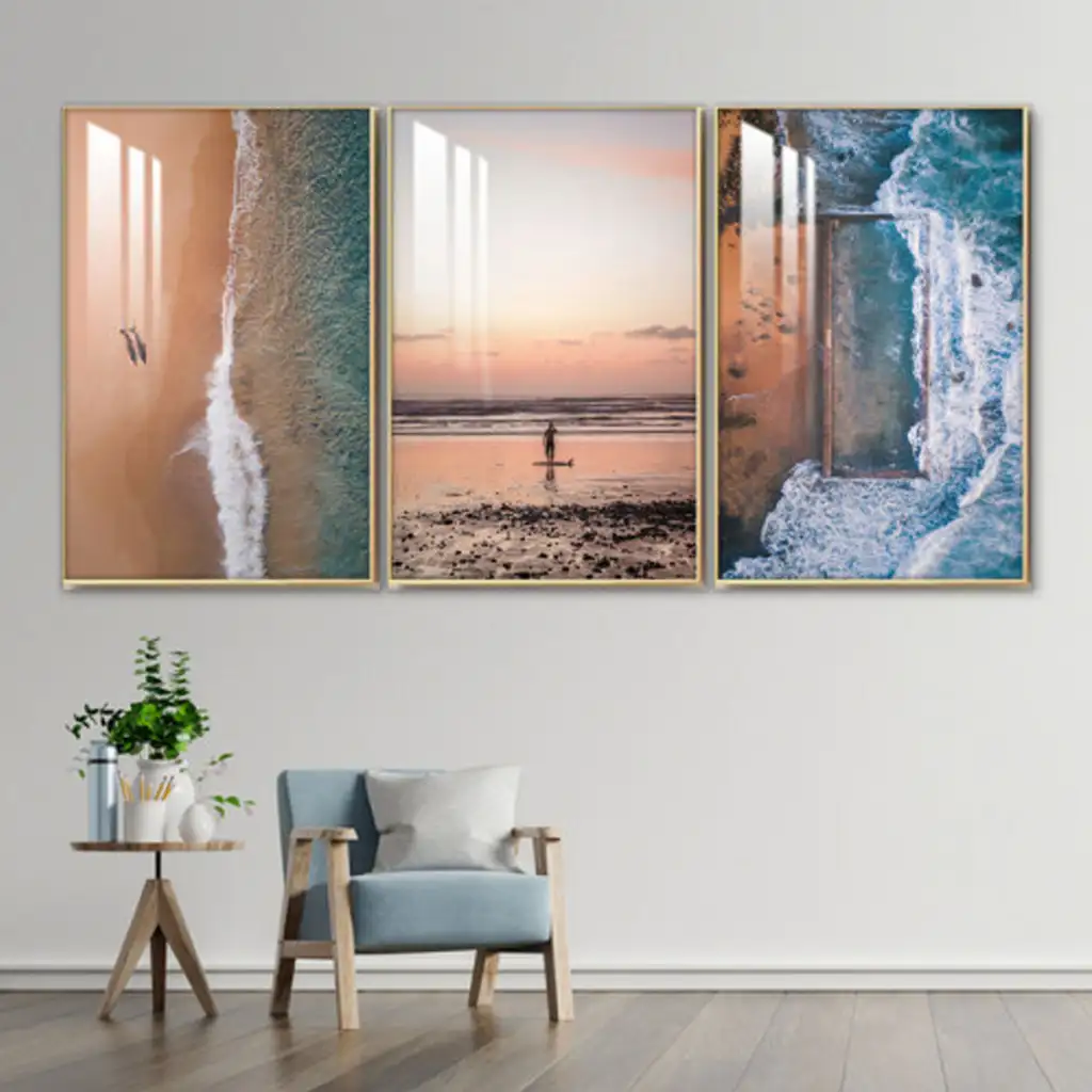 ثلاث لوحات جدارية مع برواز ذهبي واكريلك شفاف 120x60