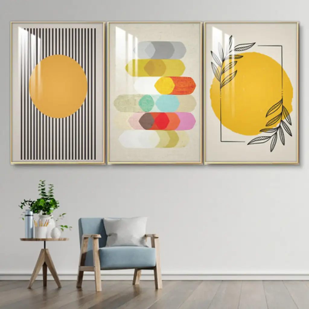 ثلاث لوحات جدارية مع برواز ذهبي واكريلك شفاف 120x60
