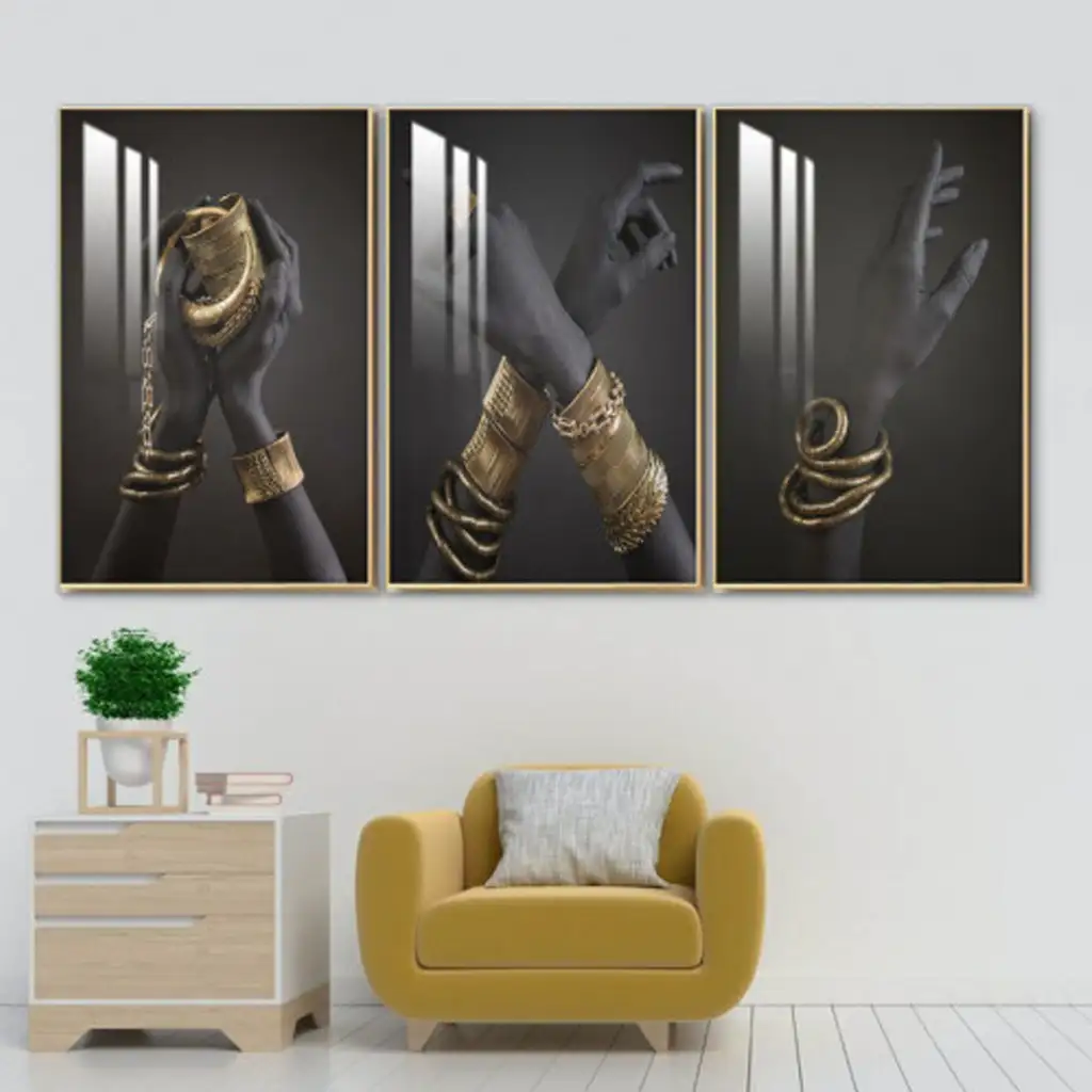 ثلاث لوحات جدارية مع برواز ذهبي واكريلك شفاف 120x60